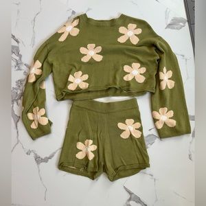 Green and pink daisy knit crop set